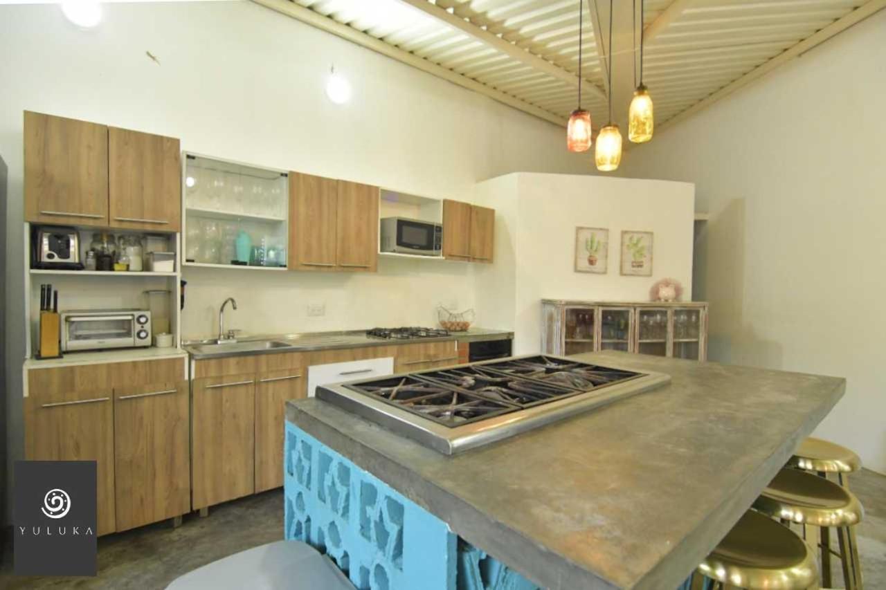 Yuluka Hostel Апуло Екстериор снимка