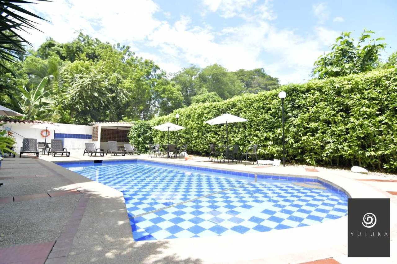 Yuluka Hostel Апуло Екстериор снимка