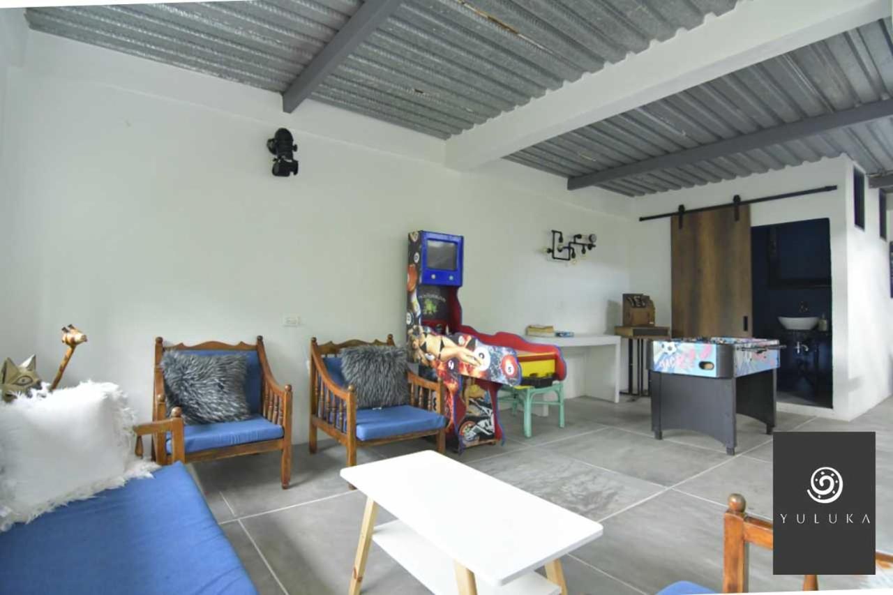 Yuluka Hostel Апуло Екстериор снимка