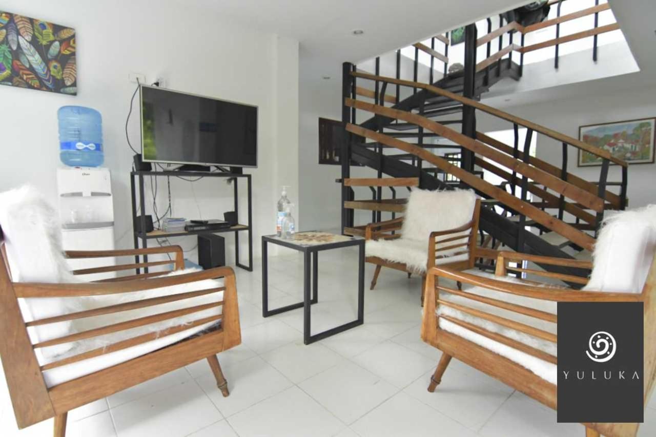 Yuluka Hostel Апуло Екстериор снимка