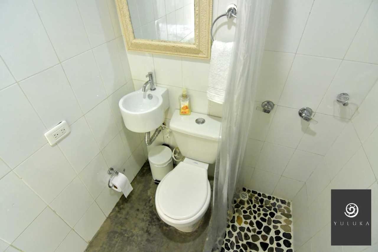 Yuluka Hostel Апуло Екстериор снимка