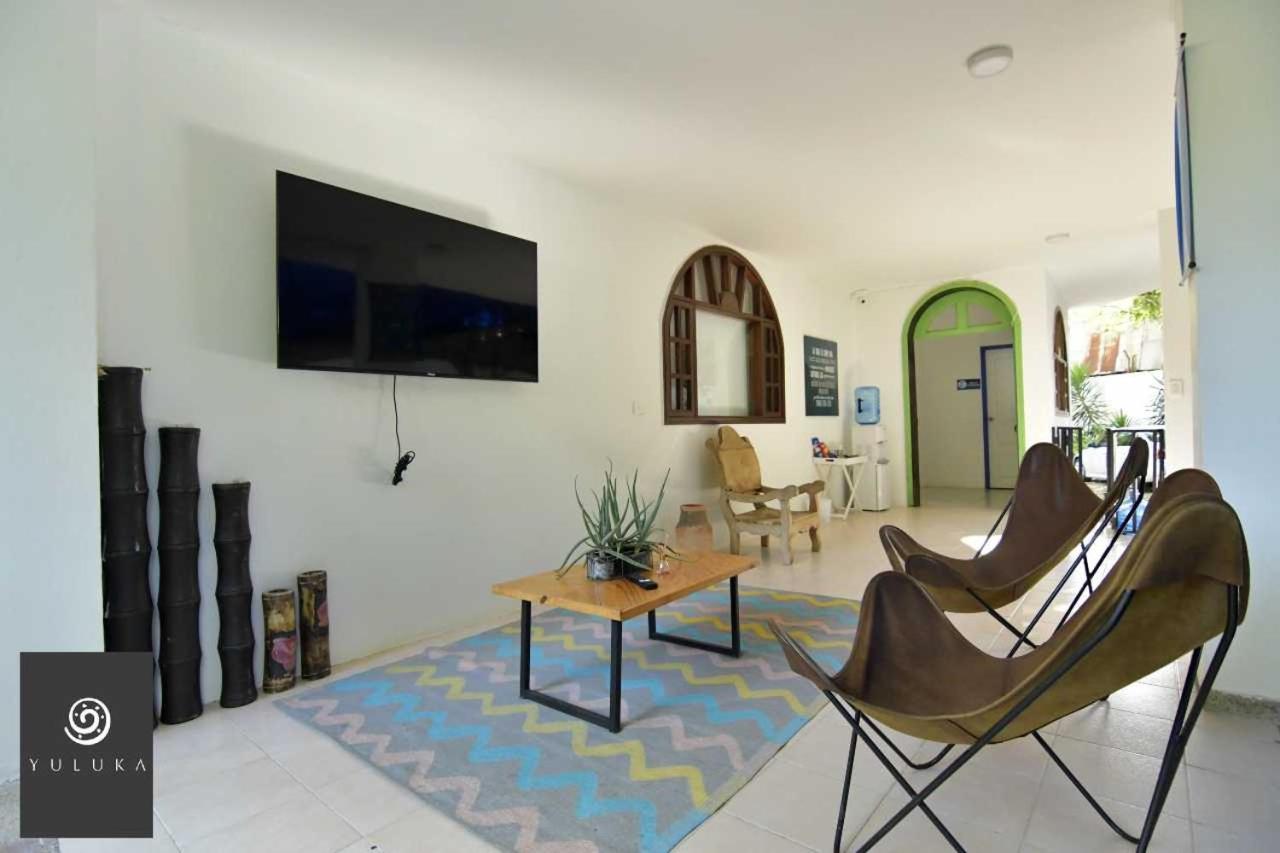 Yuluka Hostel Апуло Екстериор снимка