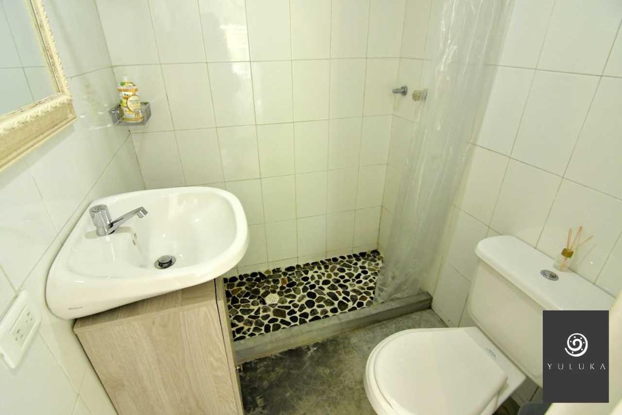 Yuluka Hostel Апуло Екстериор снимка